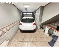 Casa amplia chaflán con planta baja y con dos pisos independientes en zona Plaza