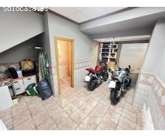 Casa amplia chaflán con planta baja y con dos pisos independientes en zona Plaza
