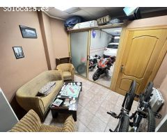 Casa amplia chaflán con planta baja y con dos pisos independientes en zona Plaza