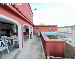 Chalet en suelo rústico con una parcela amplia, luz corriente y agua de pozo