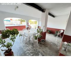 Chalet en suelo rústico con una parcela amplia, luz corriente y agua de pozo