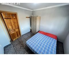 Chalet en suelo rústico con una parcela amplia, luz corriente y agua de pozo