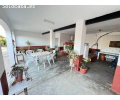 Chalet en suelo rústico con una parcela amplia, luz corriente y agua de pozo