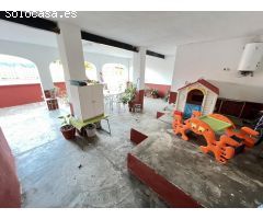 Chalet en suelo rústico con una parcela amplia, luz corriente y agua de pozo