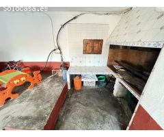 Chalet en suelo rústico con una parcela amplia, luz corriente y agua de pozo