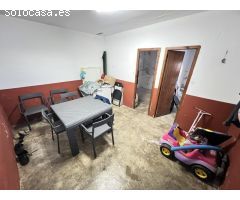 Chalet en suelo rústico con una parcela amplia, luz corriente y agua de pozo