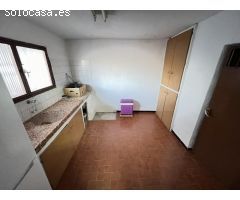 Chalet en suelo rústico con una parcela amplia, luz corriente y agua de pozo