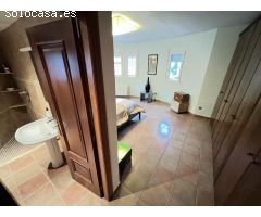Excelente y exclusivo chalet seminuevo en la urbanización Santa Marina en la