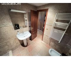 Excelente y exclusivo chalet seminuevo en la urbanización Santa Marina en la