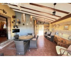 Bonito chalet completamente exterior y en perfecto estado en la Urbanización el