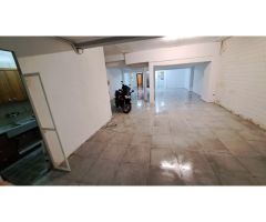 SE VENDE CASA CON FÁNTASTICO LOCAL