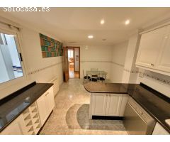 Bonita casa completamente reformada en zona próxima a Avenida Santos Patronos