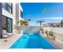 Increíble villa nueva en venta en Punta Prima, Torrevieja