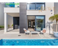 Increíble villa nueva en venta en Punta Prima, Torrevieja