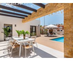 Villas de estilo moderno en Doña Pepa