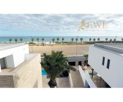 Villa única en primera línea de mar en Torre de la Horadada