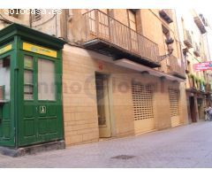 Edificio emblemático en el centro de Berga con infinitas posibilidades
