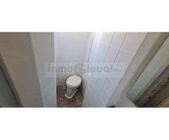 Edificio con seis pisos y dos locales para reformar en Gironella.