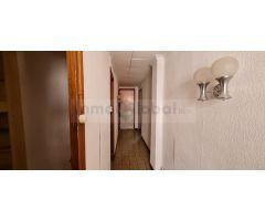 Edificio con seis pisos y dos locales para reformar en Gironella.