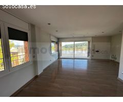 Maravilloso dúplex con 2 habirtaciones, terraza solarium en Berga, Berguedà