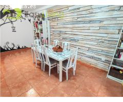 Amplio apartamento, dos dormitorios y gran terraza privada.