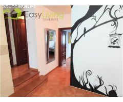 Amplio apartamento, dos dormitorios y gran terraza privada.