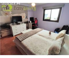 Amplio apartamento, dos dormitorios y gran terraza privada.