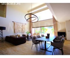 VILLA HIERRO - Villa moderna en venta en primera linea del Club de Golf Altea