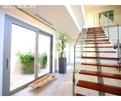 VILLA HIERRO - Villa moderna en venta en primera linea del Club de Golf Altea