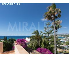 Villa San Barnado con vistas impresionantes al Mar en Moraira
