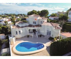 Villa Onda, preciosas vistas a la bahía de Jávea y al Montgó con una buena