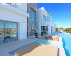 Villa Siana - Moderna Villa construida con vistas íncreibles al Mar.