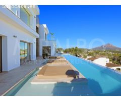 Villa Siana - Moderna Villa construida con vistas íncreibles al Mar.