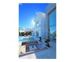 Villa Siana - Moderna Villa construida con vistas íncreibles al Mar.
