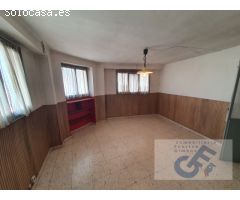 VENTA DE EDIFICIO COMPUESTO DE LOCAL Y PISO TIPO ÁTICO EN ESQUINA COMPLETAMENTE