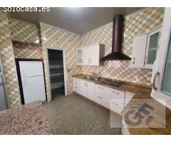 VENTA DE EDIFICIO COMPUESTO DE LOCAL Y PISO TIPO ÁTICO EN ESQUINA COMPLETAMENTE