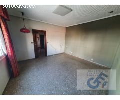 VENTA DE EDIFICIO COMPUESTO DE LOCAL Y PISO TIPO ÁTICO EN ESQUINA COMPLETAMENTE