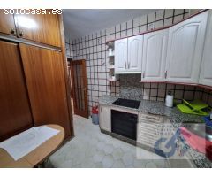 VENTA DE PISO JUNTO A CALLE MAYOR DE POZOBLANCO MUY BIEN SITUADO Y SOLEADO