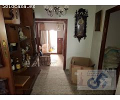 VENTA DE CASA CON TEJADO EN BUEN ESTADO PRÓXIMA AL MERCADO DE ABASTOS