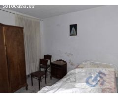 VENTA DE CASA CON TEJADO EN BUEN ESTADO PRÓXIMA AL MERCADO DE ABASTOS
