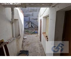 VENTA DE CASA CON TEJADO EN BUEN ESTADO PRÓXIMA AL MERCADO DE ABASTOS