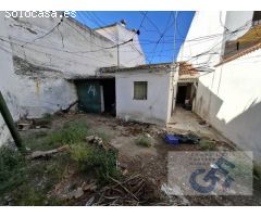 VENTA DE CASA CON TEJADO EN BUEN ESTADO PRÓXIMA AL MERCADO DE ABASTOS