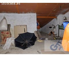 VENTA DE CASA CON TEJADO EN BUEN ESTADO PRÓXIMA AL MERCADO DE ABASTOS