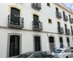 VENTA DE PISO JUNTO A CALLE REAL CON FACHADA A DOS CALLES Y DOS PLAZAS DE GARAJE