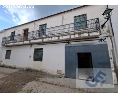 VENTA DE CASA EN VILLANUEVA DEL DUQUE CON GARAJE Y DOS PLANTAS EDIFICADAS