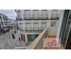 VENTA DE AMPLISIMO PISO HACIENDO ESQUINA EN CALLE MAYOR DE POZOBLANCO