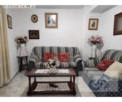 VENTA DE CASA CON AMPLIA FACHADA Y GARAJE. ZONA CINE POSITO