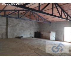 VENTA DE CASA CON AMPLIA FACHADA Y GARAJE. ZONA CINE POSITO