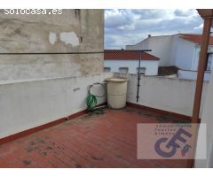 VENTA DE CASA CON AMPLIA FACHADA Y GARAJE. ZONA CINE POSITO