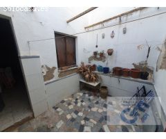 VENTA DE VIVIENDA CON DOS PLANTAS EDIFICADAS. PARA REFORMAR